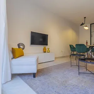 https://apartamento-vialia-malaga.hotelsinnerja.org